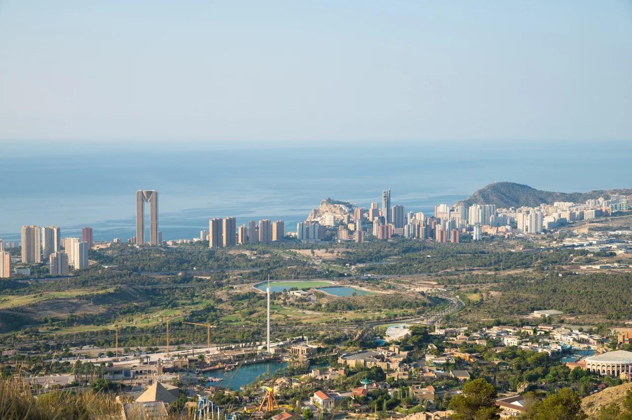 Vue de Benidorm Poniente, un centre financier potentiel sur la Costa Blanca