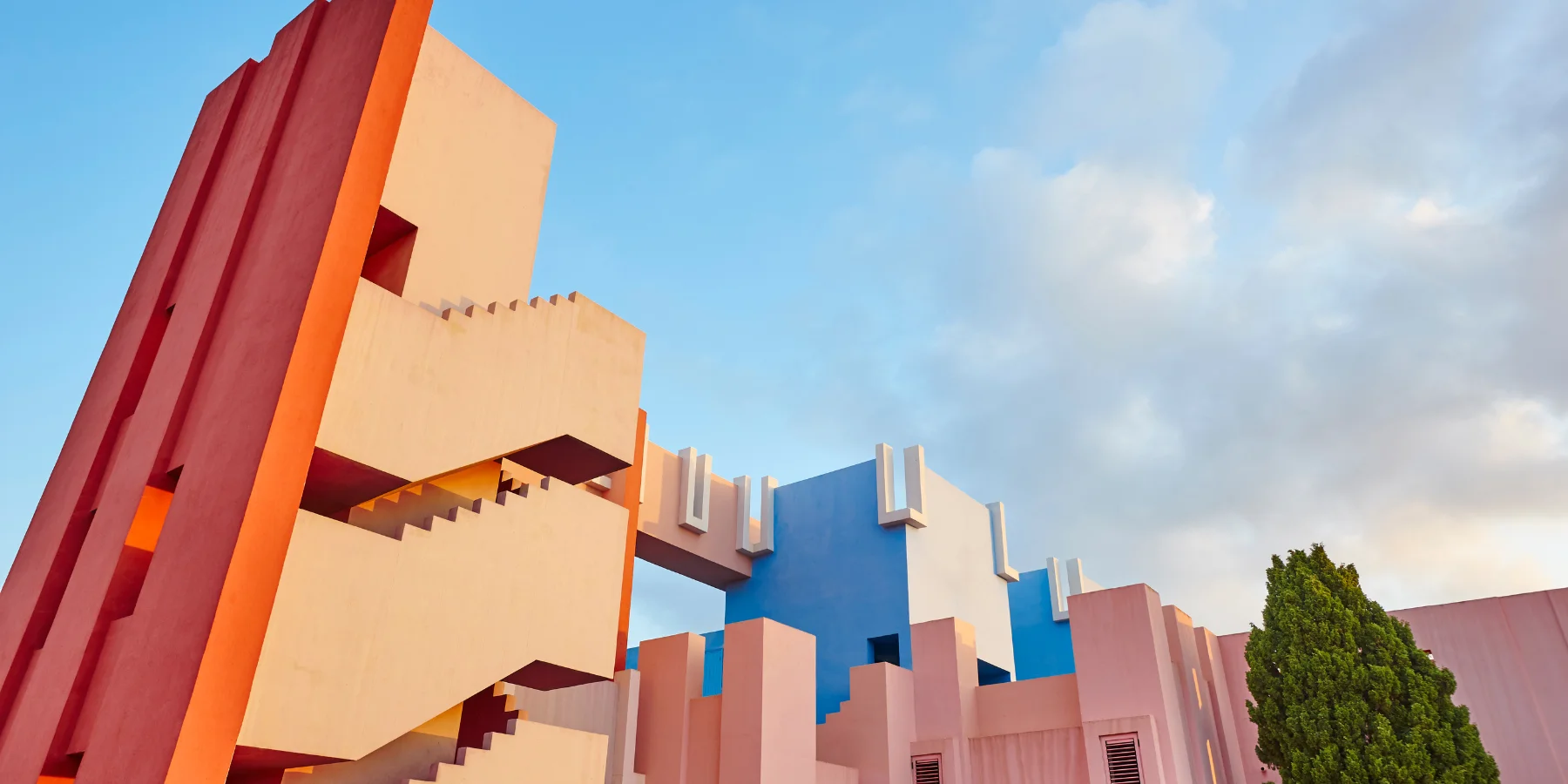 La Muralla Roja, Calpe : l'architecture postmoderne en Méditerranée