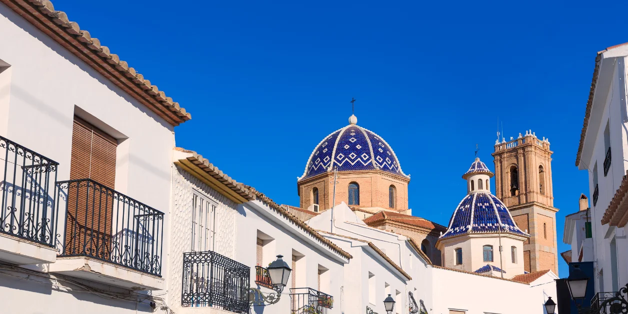 Kirche Nuestra Señora del Consuelo von der Calle Mayor Strasse aus gesehen