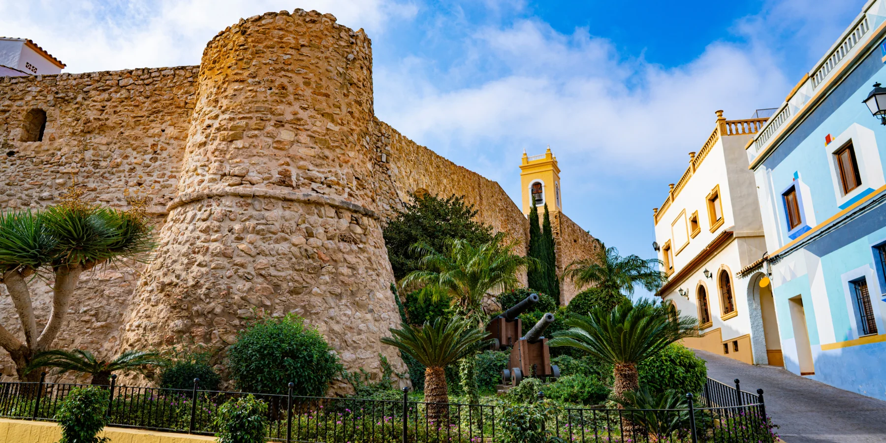 Turm la peça in der Altstadt von Calpe